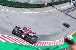 开云体育中国-包含阿斯顿马丁轻取红牛二队，周冠宇统治全场的词条