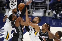 开云体育官方网站-北京队翻盘广州队，米切尔点燃赛场