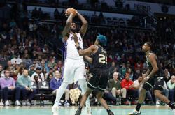 开云体育平台APP-步行者客场大胜黄蜂，迎来两连胜！