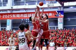 开云体育入口-江西男篮队员高效配合，打破瓶颈