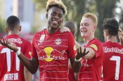 开云体育入口-巴黎圣日耳曼击败曼联，携手晋级！