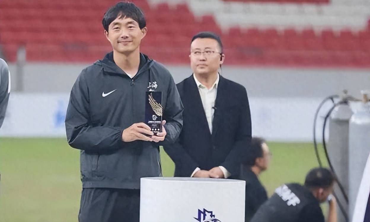 包含申花解雇外籍主教练，新晋主帅接掌八方光芒的词条