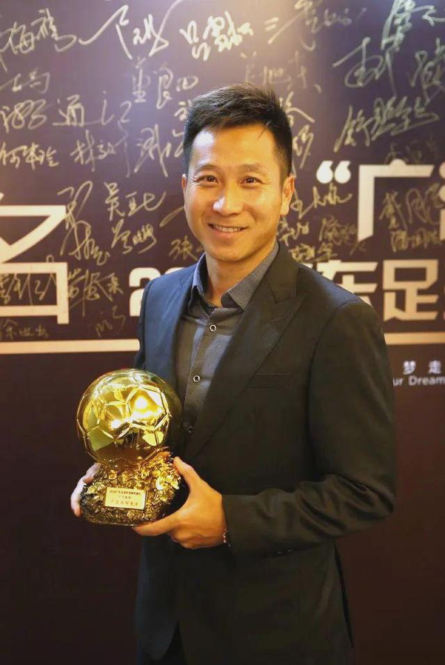 国内外球员同台竞技，角逐重要足球奖项
