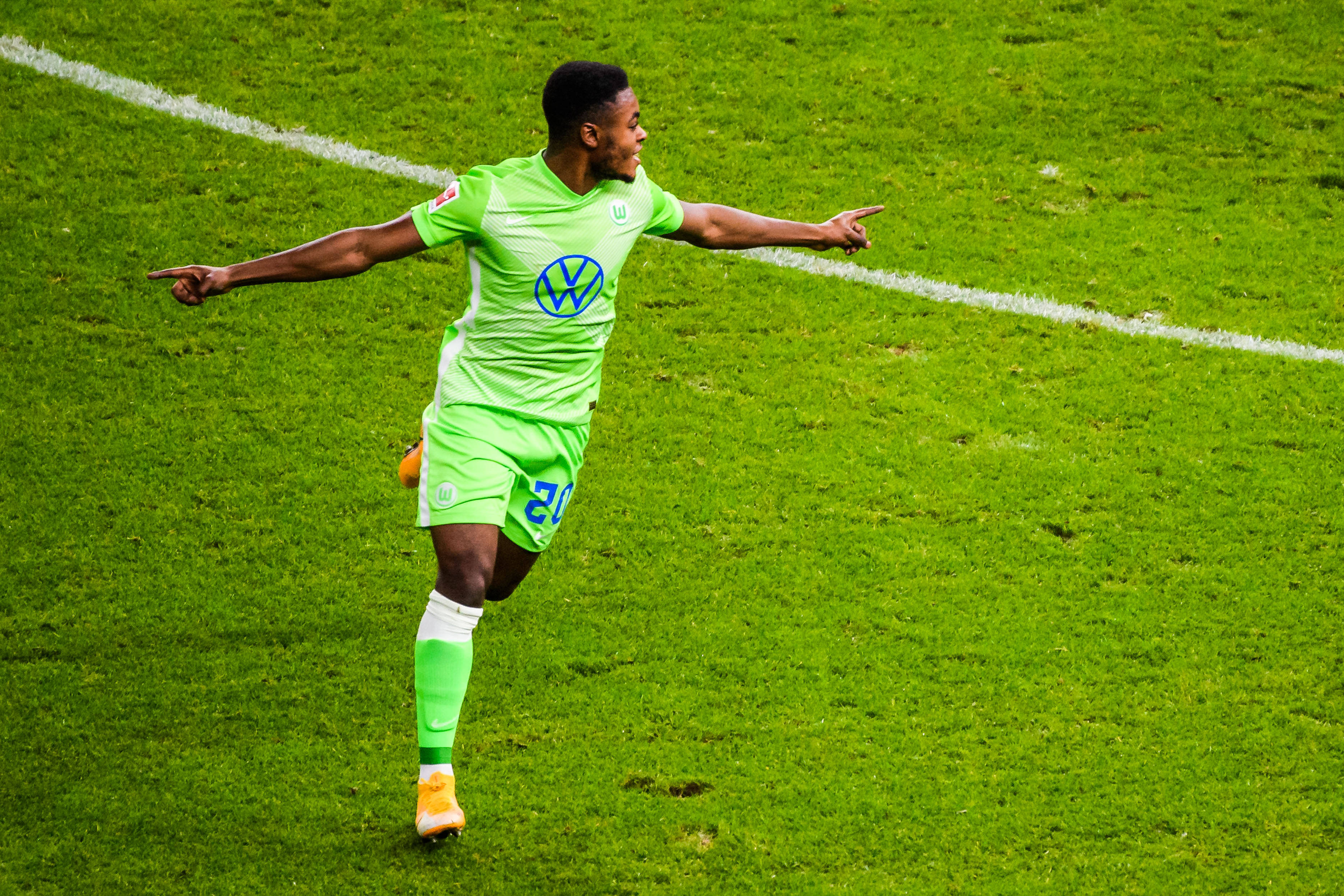 沃尔夫斯堡球员热衷比赛，表现神勇