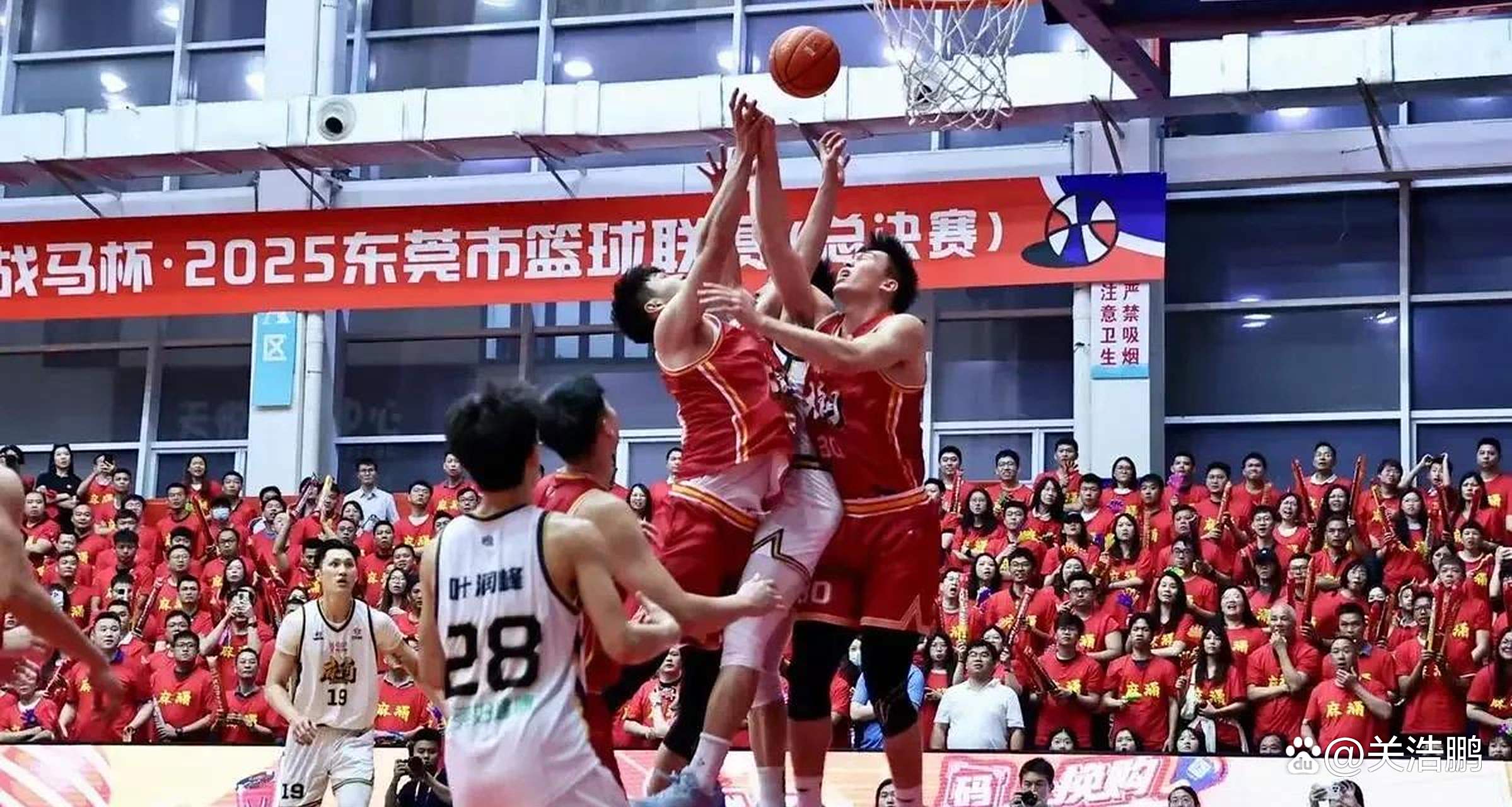 江西男篮队员高效配合，打破瓶颈