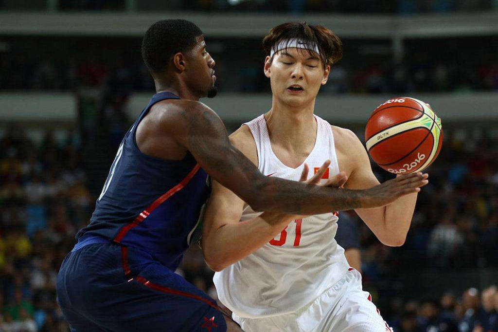 江西男篮队员高效配合，打破瓶颈