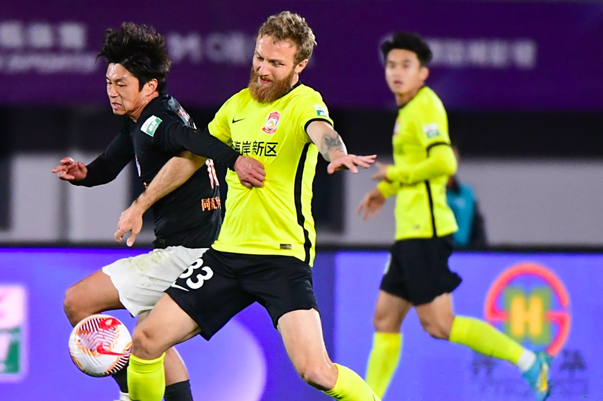 新晋劲旅连胜两场，深陷争冠争夺