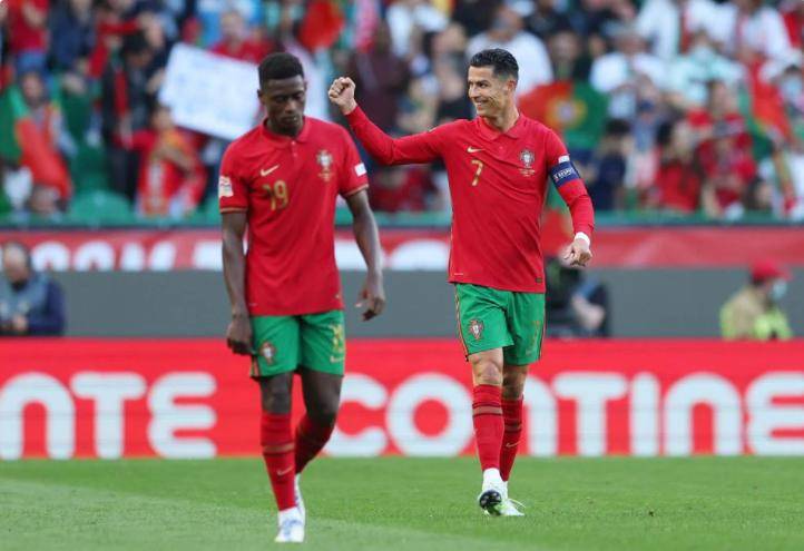 关于巴格达队逆转喀麦隆队闯入欧国联小组赛前八的信息