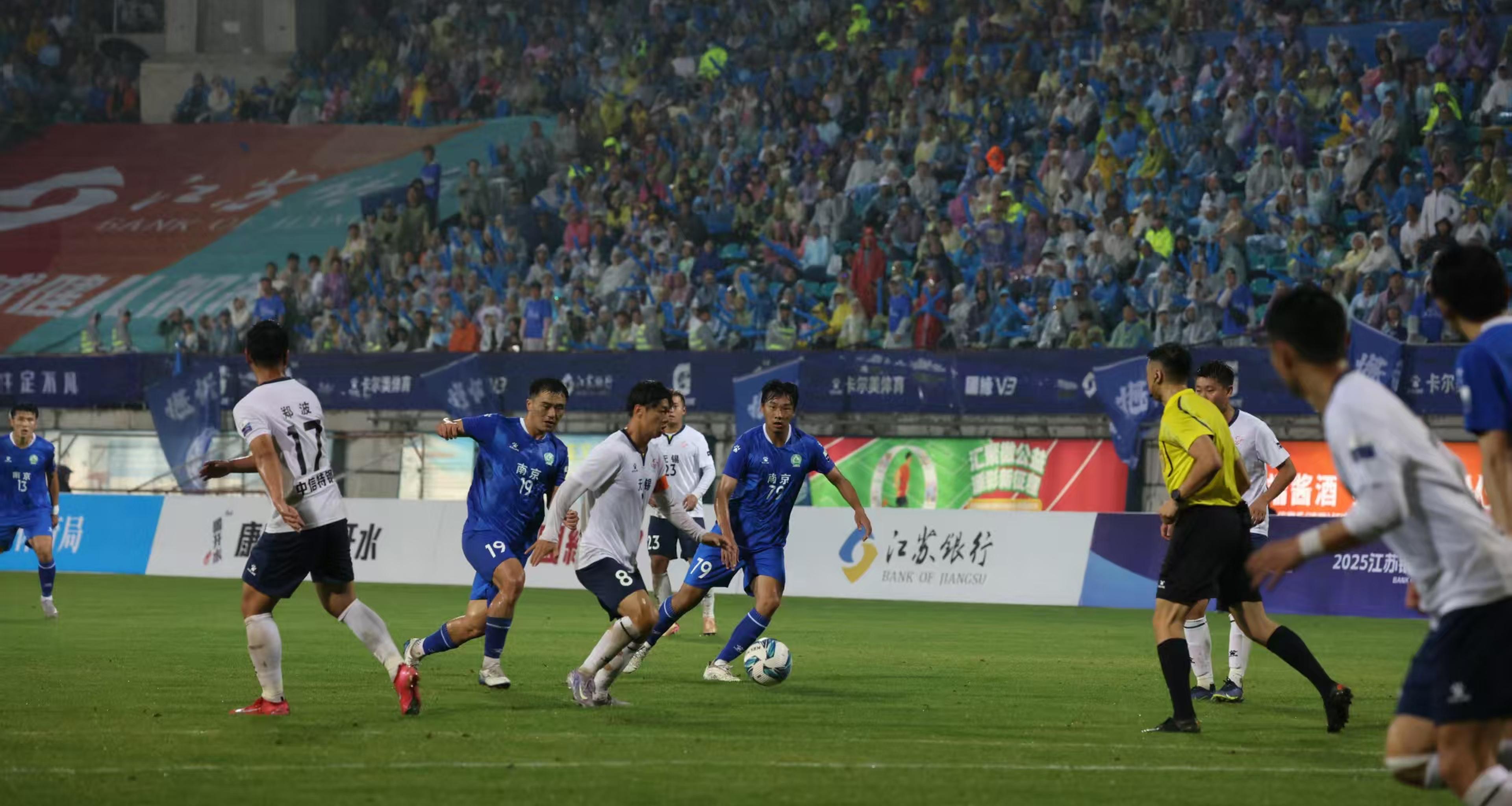 江苏男篮输球,全队集中备战 江苏男篮输球,全队集中备战