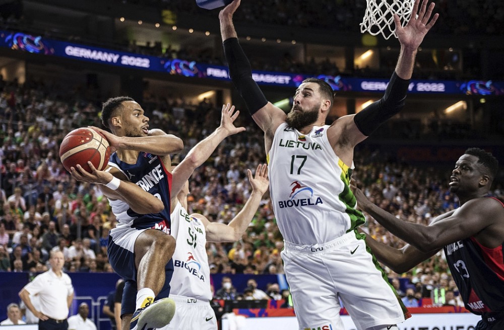 乌克兰队逆转胜利,晋级欧锦赛半决赛 乌克兰队逆转胜利,晋级欧锦赛半决赛