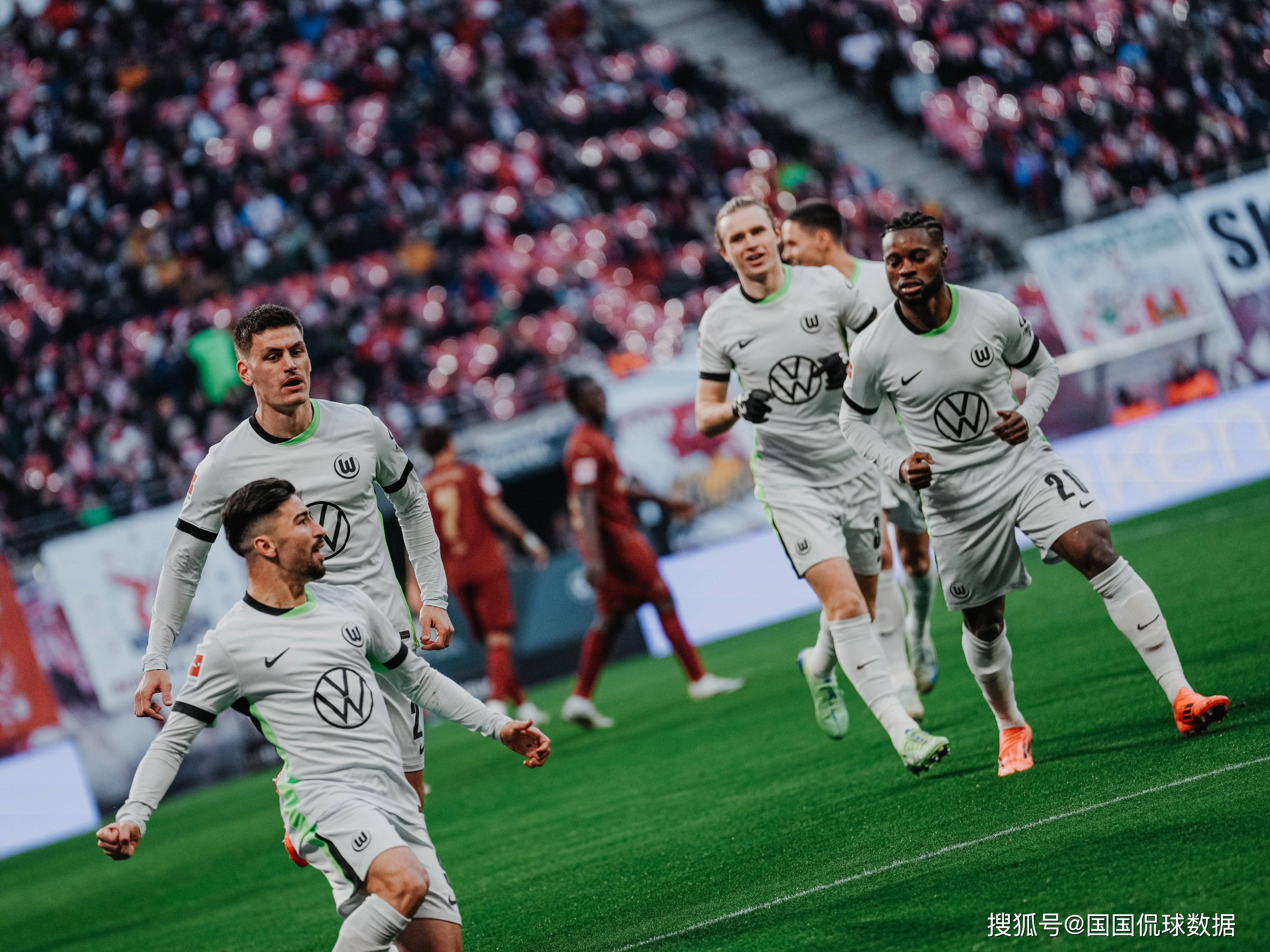 弗赖堡主场大胜音乐之城,德甲保级前景一片光明 弗赖堡主场大胜音乐之城,德甲保级前景一片光明