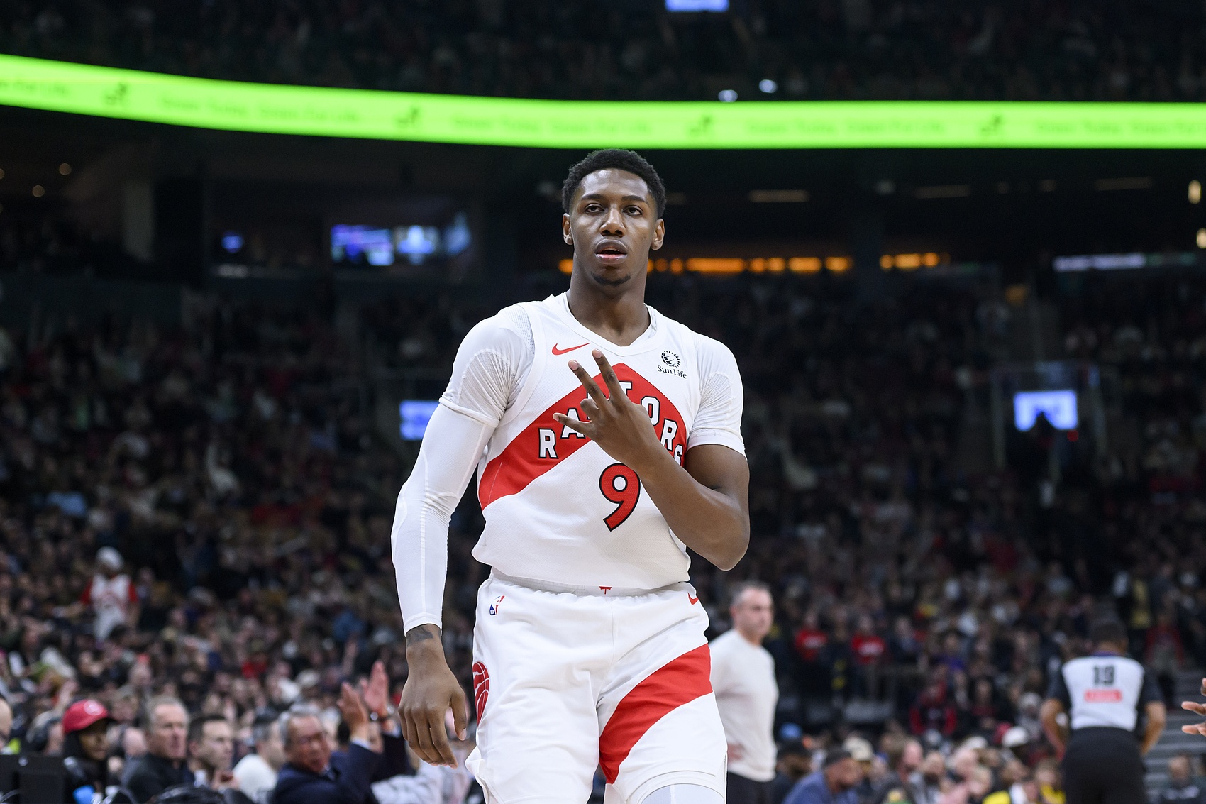 步行者擒狼队，取得胜利