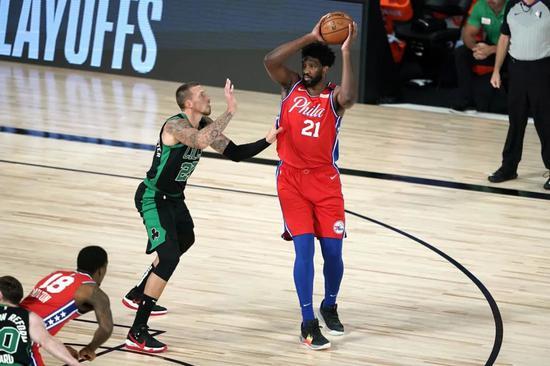 活塞客场惨败76人被横扫出局,格里芬单核无力 活塞客场惨败76人被横扫出局,格里芬单核无力