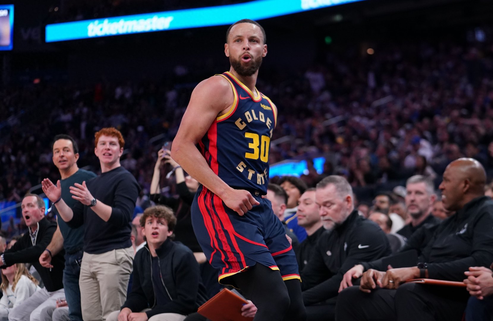 灰熊客场逆转开拓者,继续领跑西部 灰熊客场逆转开拓者,继续领跑西部