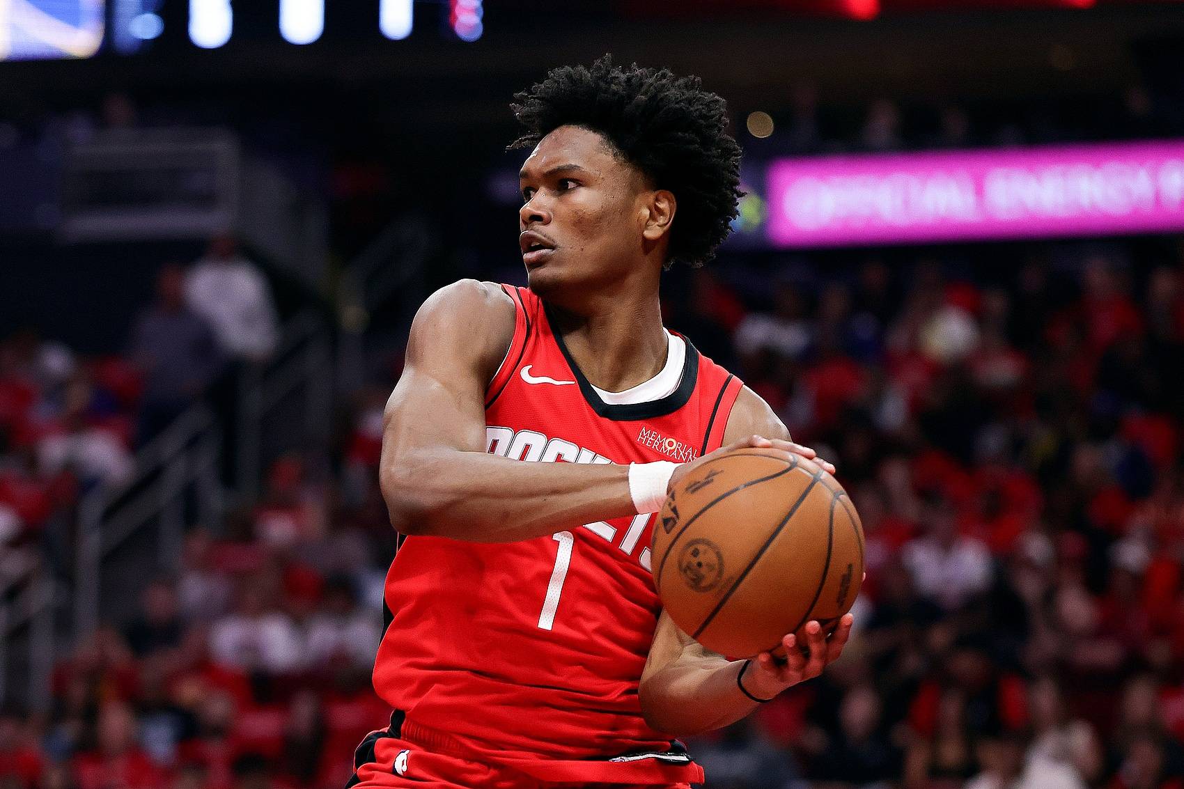 火箭主场击败魔术,卡佩拉表现亮眼 火箭主场击败魔术,卡佩拉表现亮眼