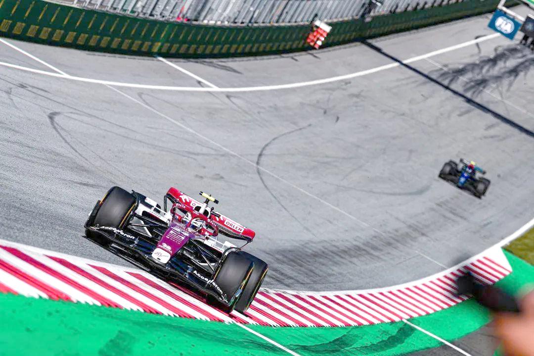 包含阿斯顿马丁轻取红牛二队，周冠宇统治全场的词条